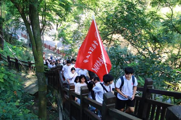 利津县东津实验幼儿园开展“迎新春 传统艺术体验”活动 让孩子们“玩”出年味